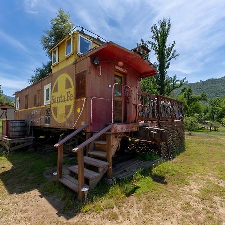 Little Red Caboose Villa โอกเฮิร์สต์ ภายนอก รูปภาพ