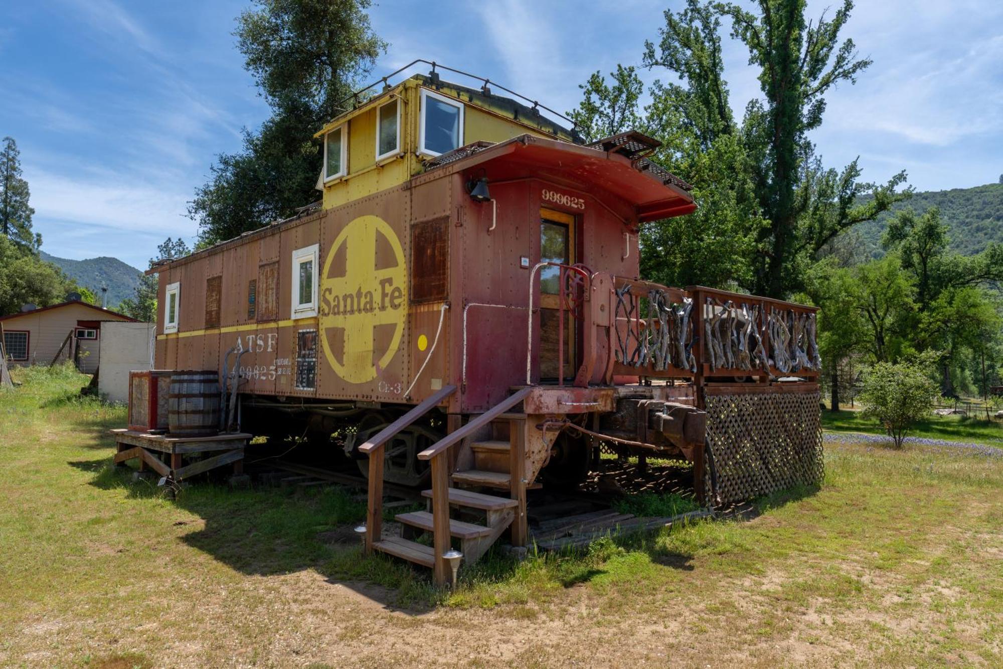 Little Red Caboose Villa โอกเฮิร์สต์ ภายนอก รูปภาพ