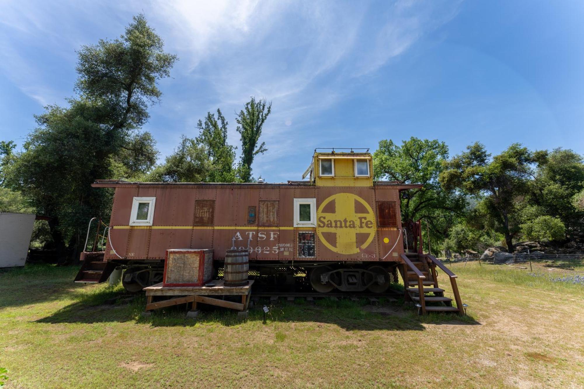 Little Red Caboose Villa โอกเฮิร์สต์ ภายนอก รูปภาพ