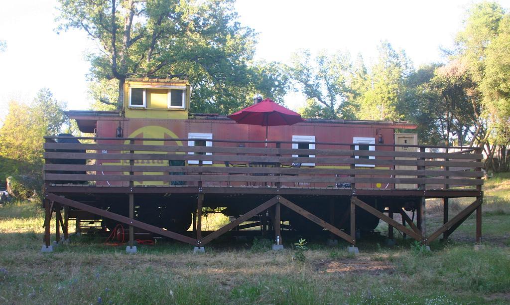 Little Red Caboose Villa โอกเฮิร์สต์ ภายนอก รูปภาพ