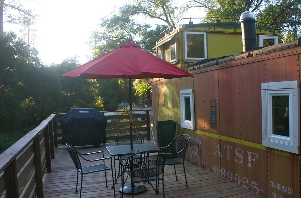 Little Red Caboose Villa โอกเฮิร์สต์ ภายนอก รูปภาพ
